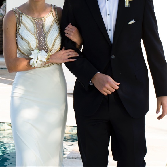 Prom Dress 🤍 - Picture 2 of 5